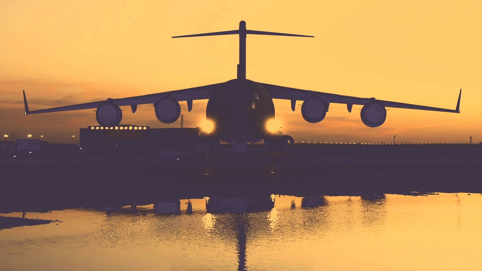 Самолет на взлетной полосе обои