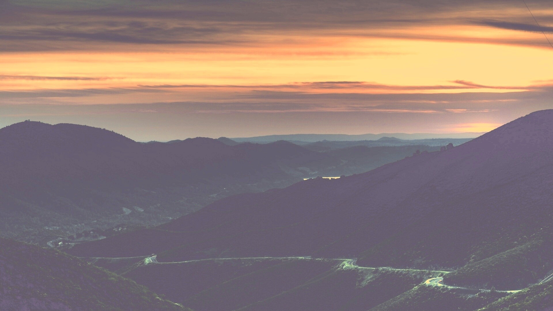 Закат на склонах гор обои