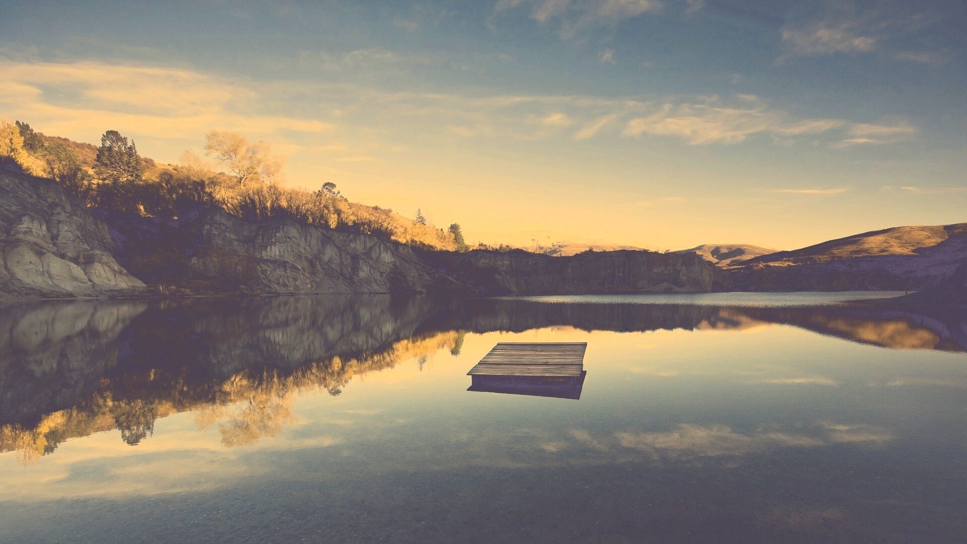 Уединенное озеро обои