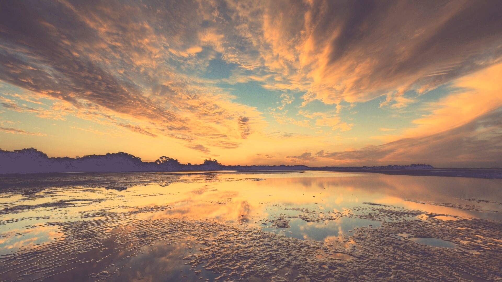 Дивный закат на озере обои