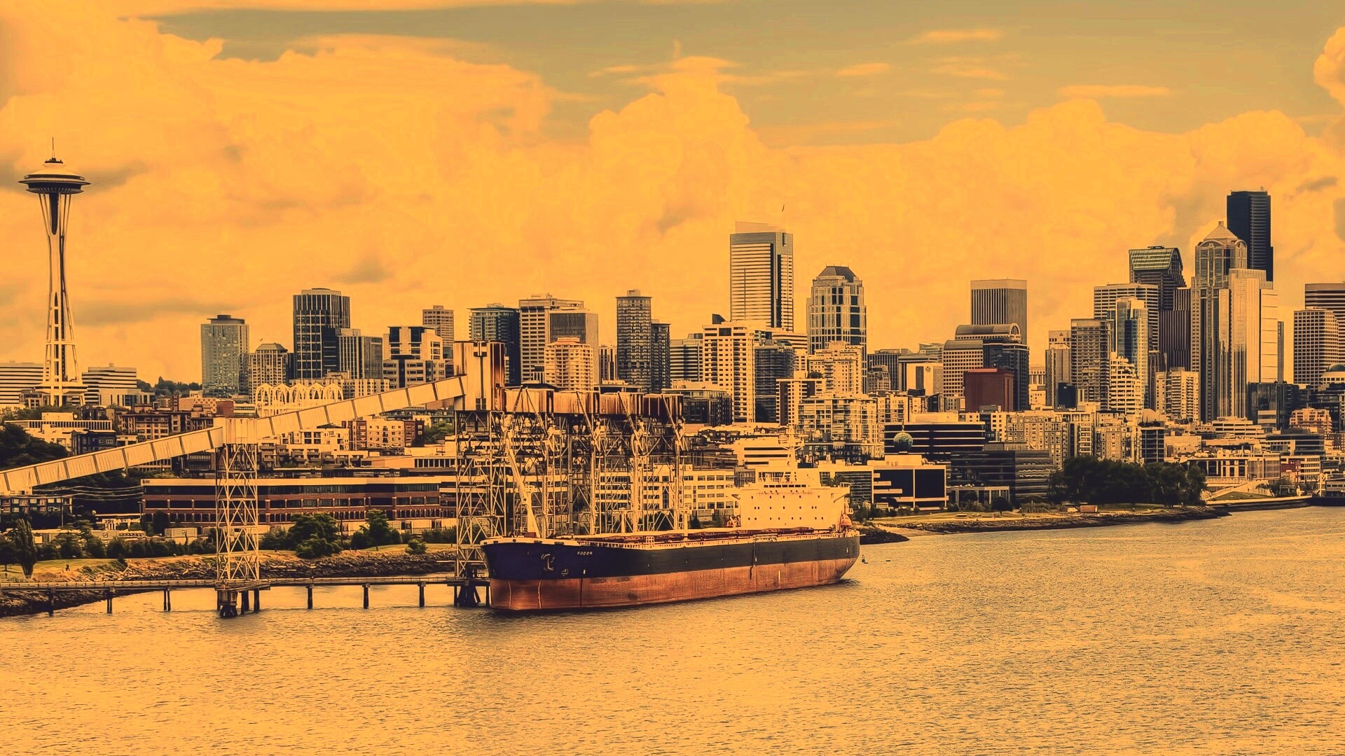 Баржа в ожидании отплытия обои