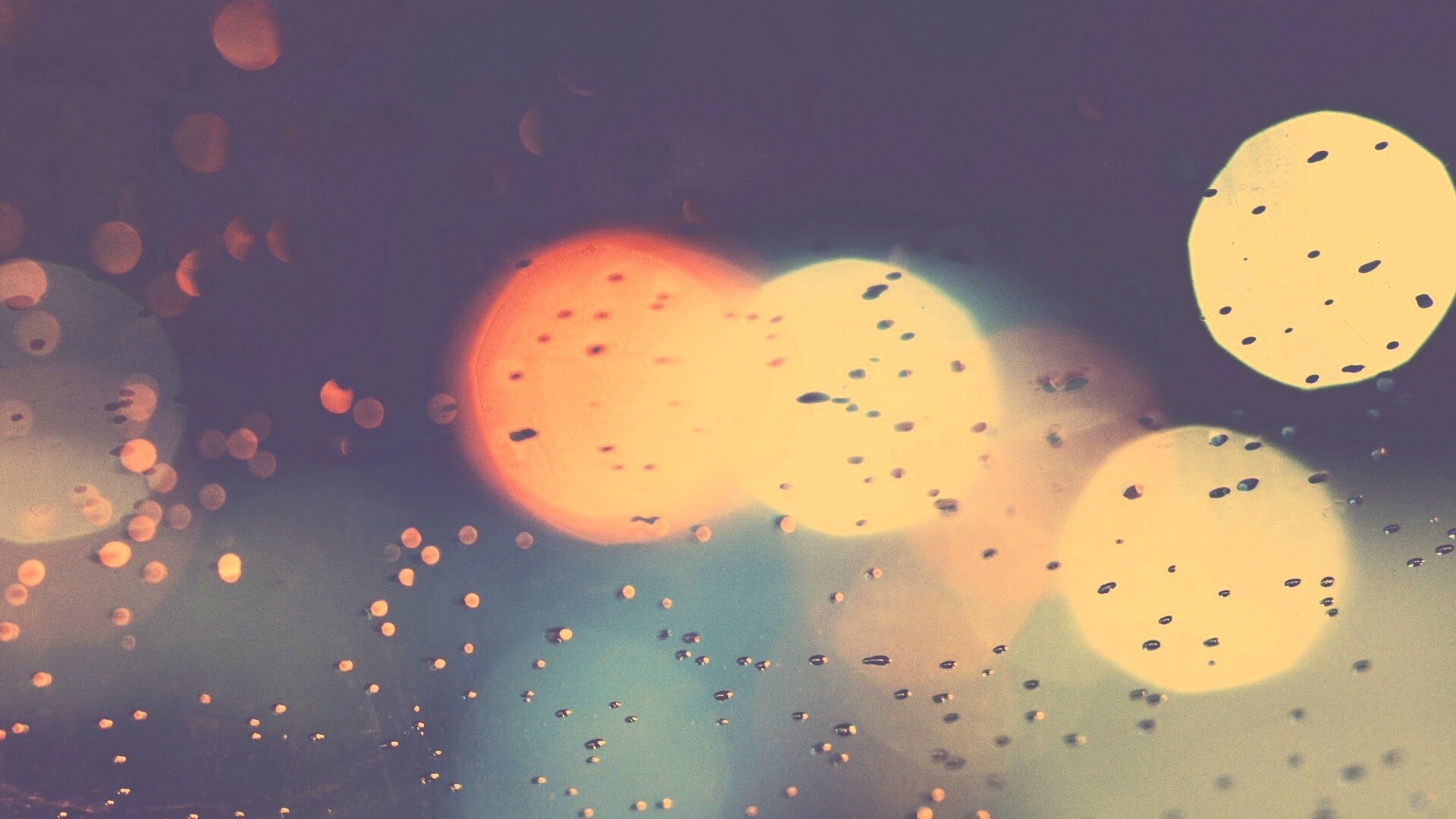 Огни, стекло и капли обои