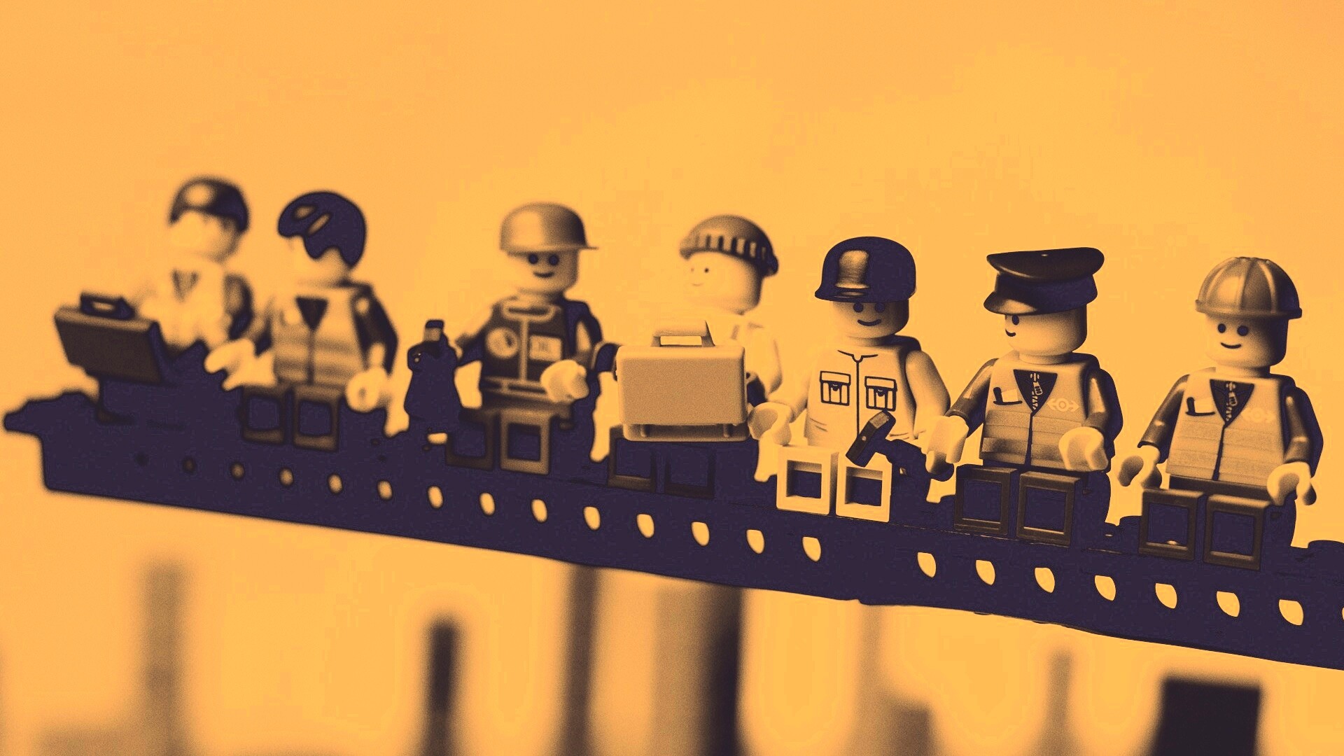 Lego строители обедают на балке обои