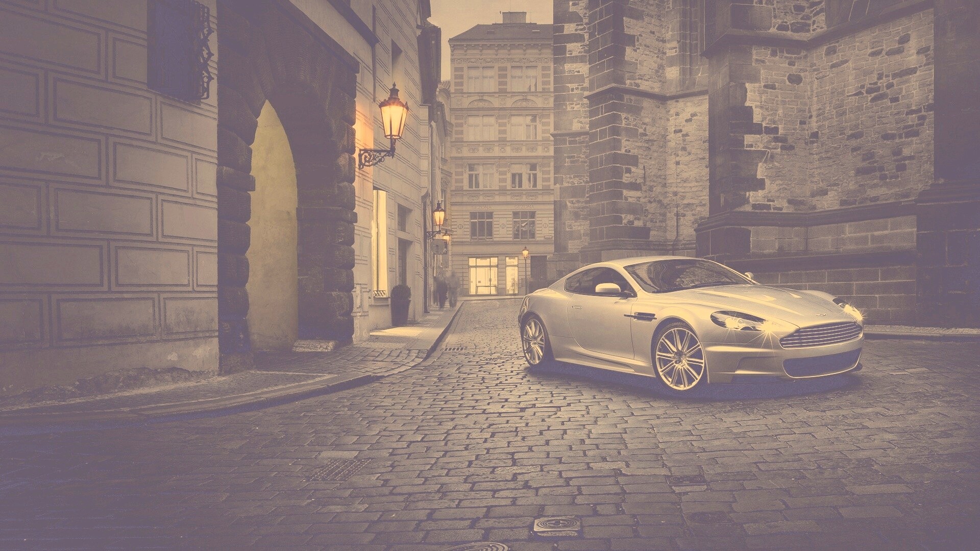 Серебристый Aston Martin обои