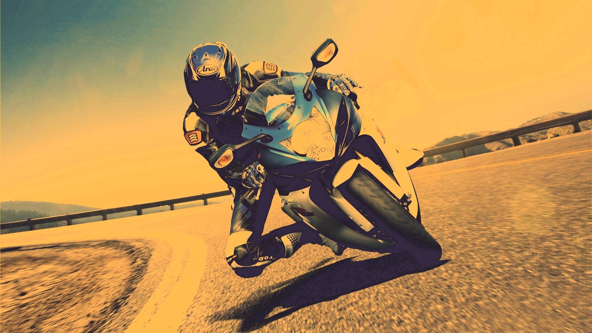 Мотоциклист на повороте обои