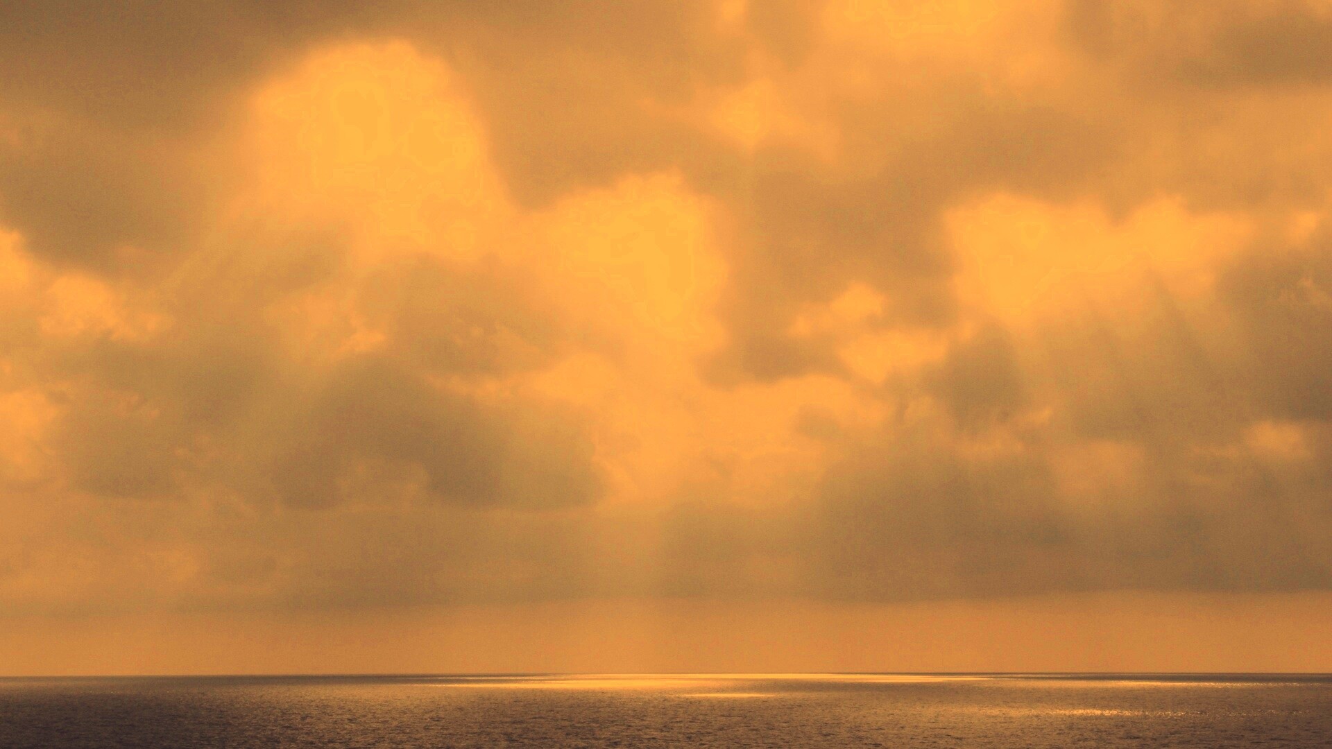 Свет на воде обои