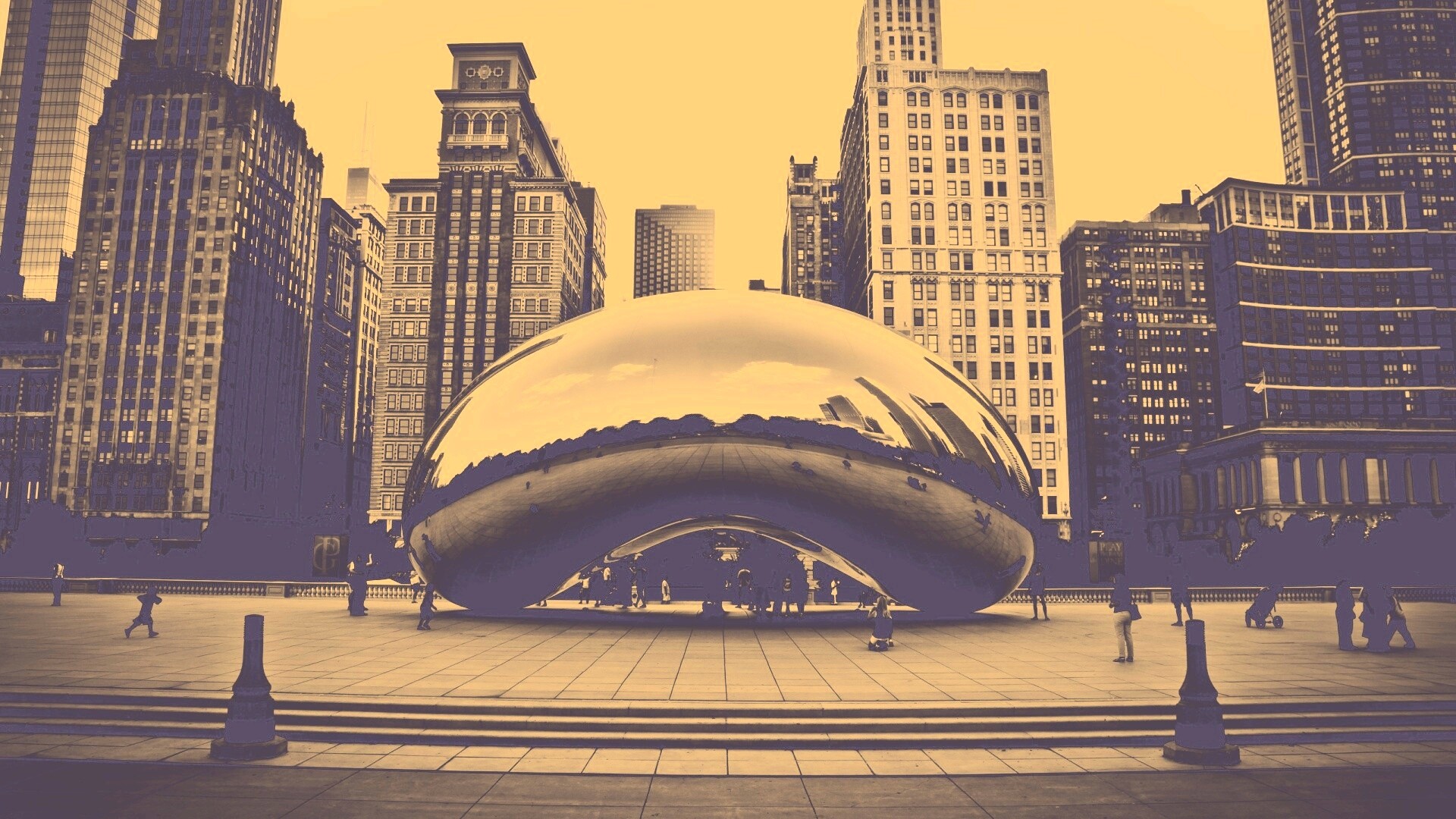 Отражение города в зеркальном монументе обои