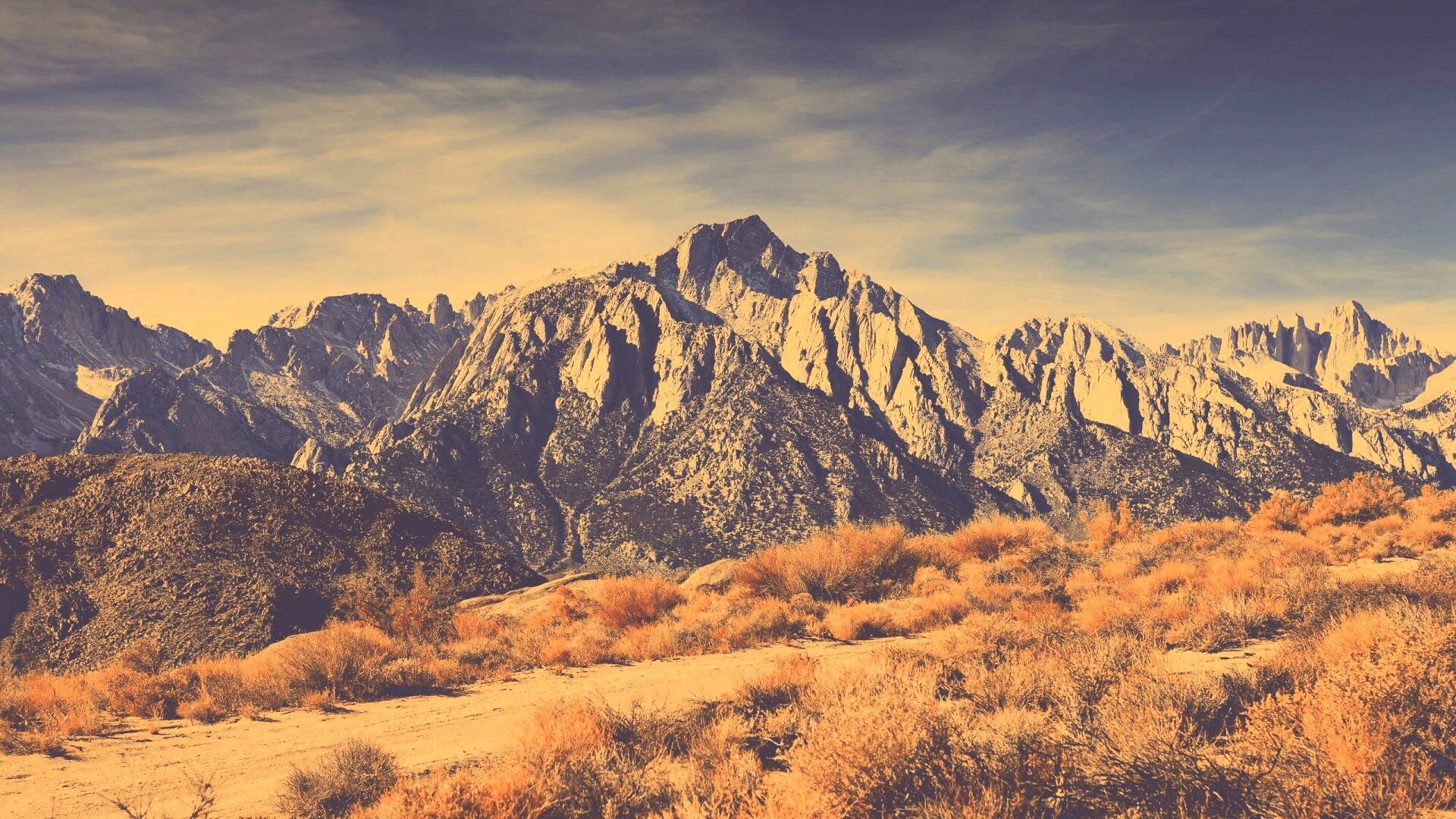 Горы у пустыни обои