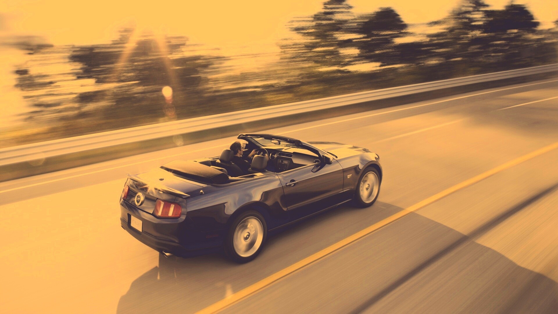 Машина на трассе обои