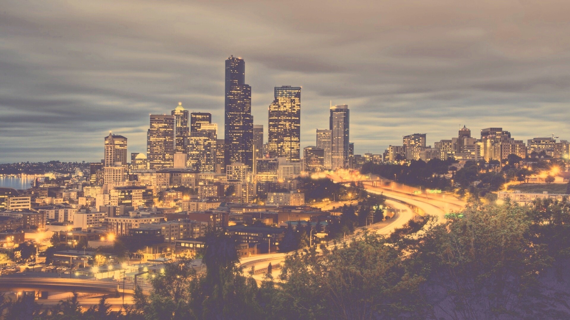 Город вдали обои