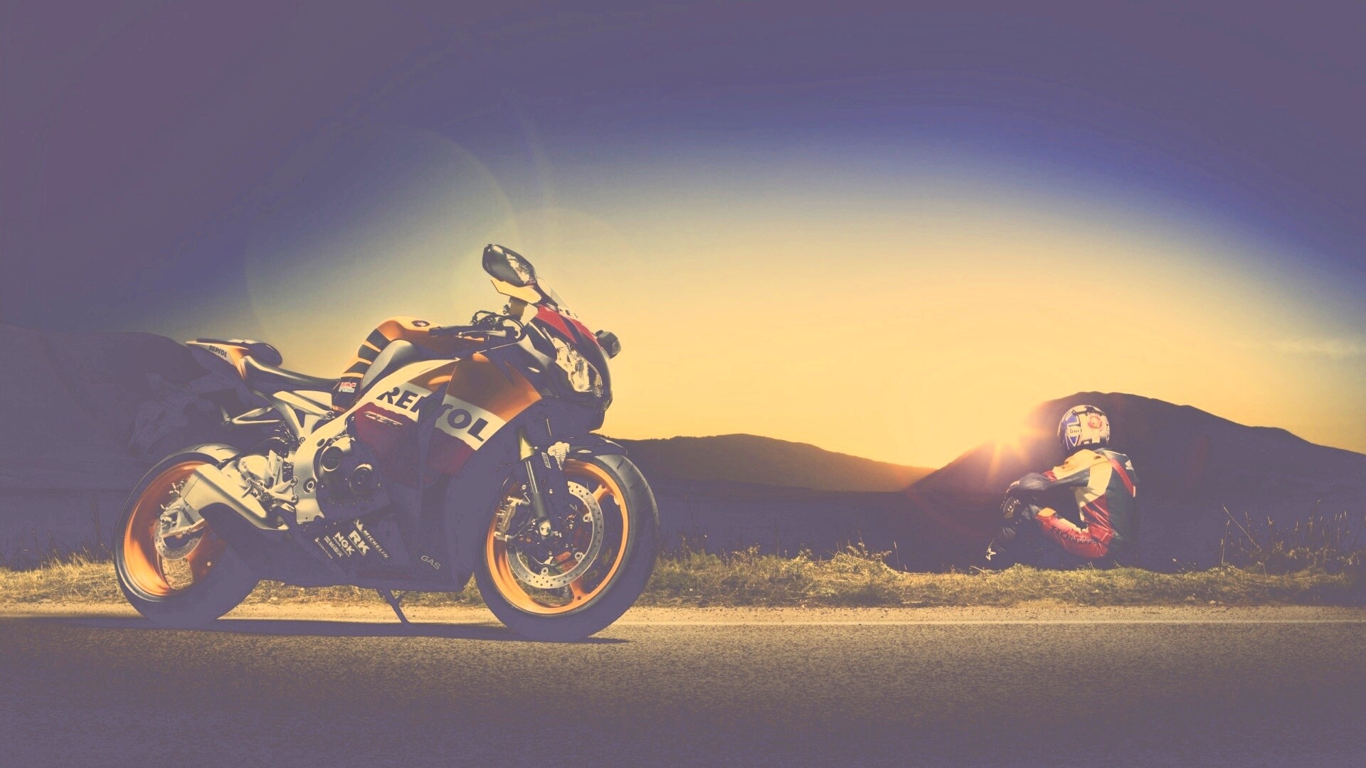 Мотоциклист и мотоцикл обои