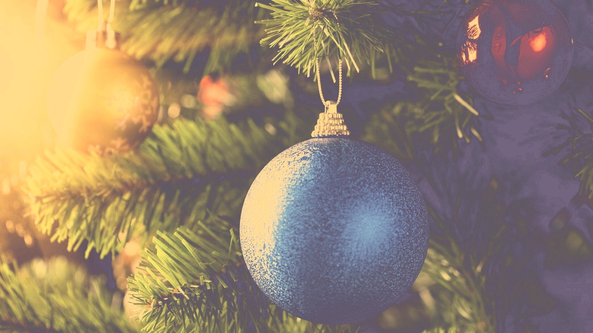 Шары на ёлке обои