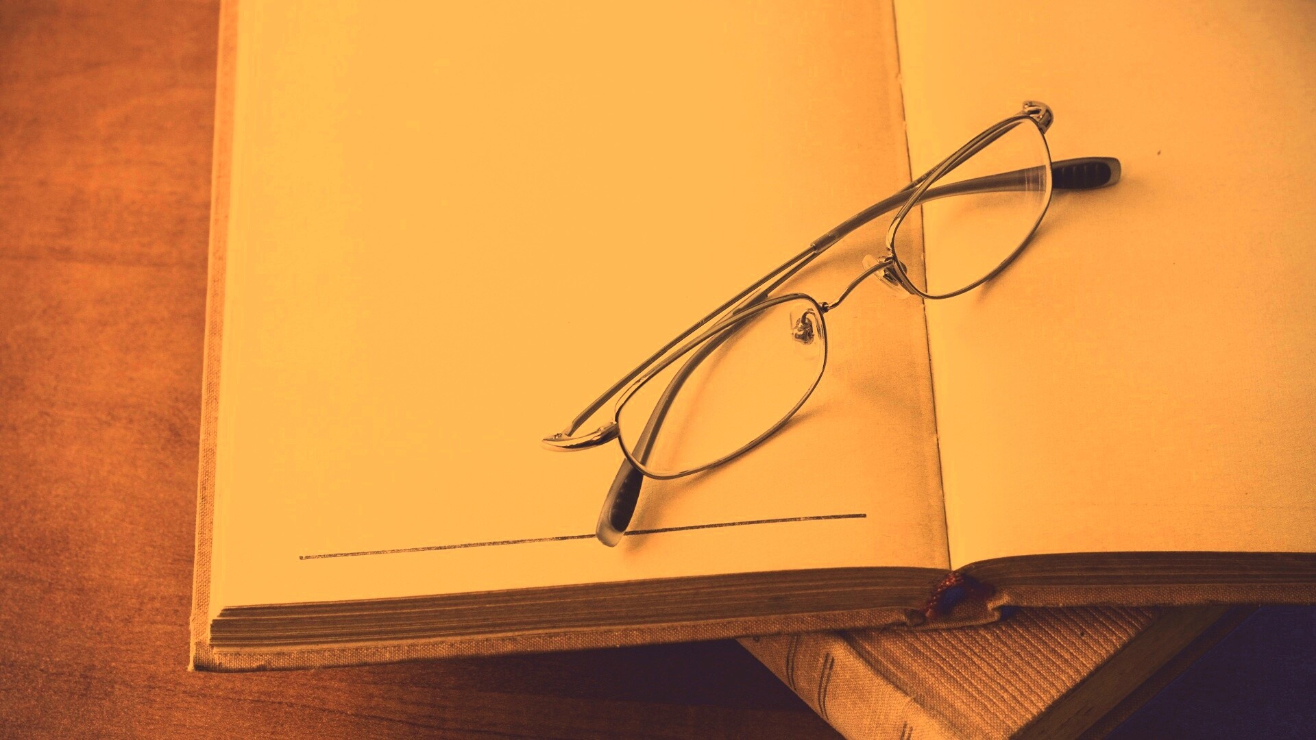 Очки и блокнот обои