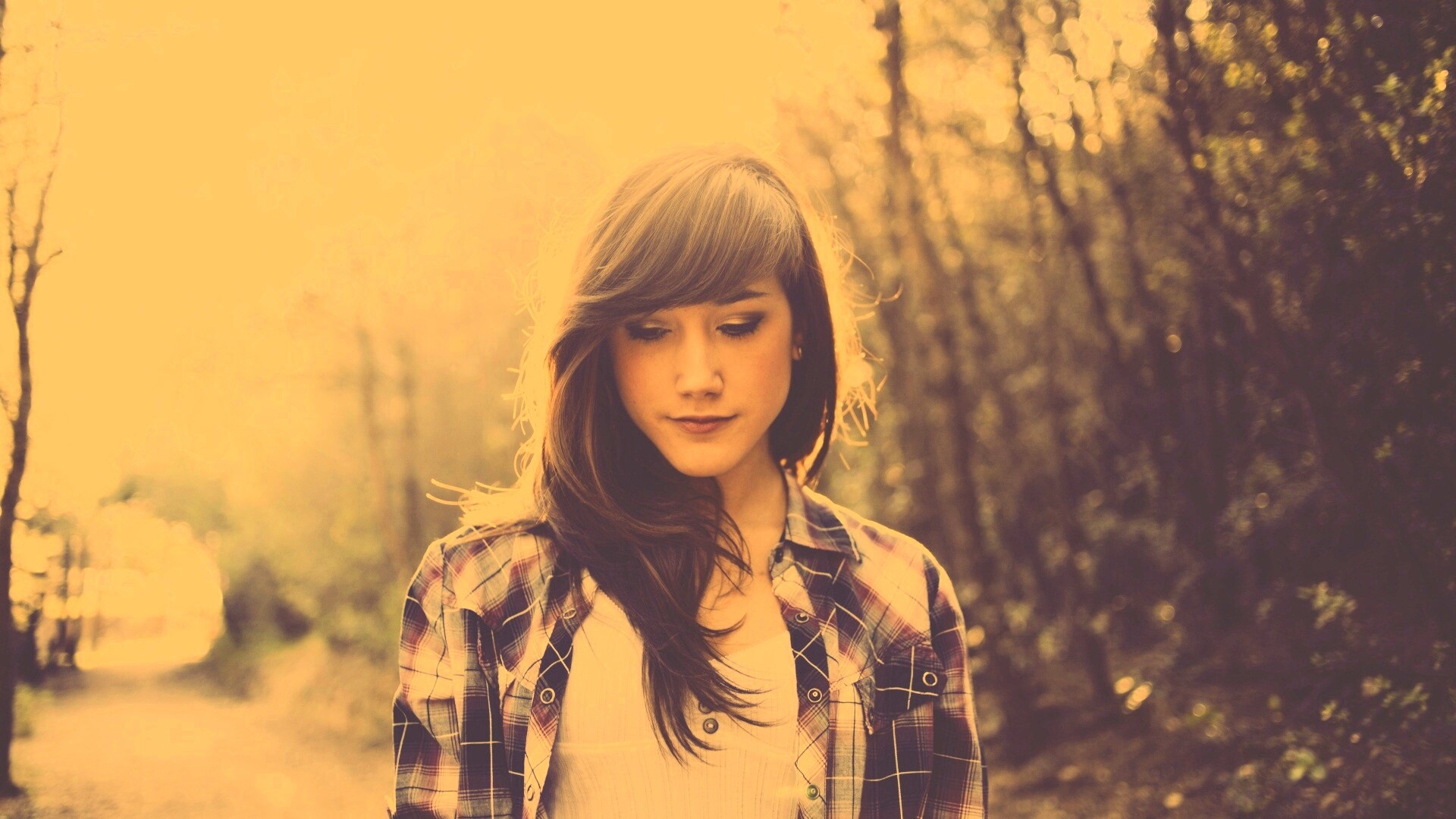 Девушка в парке обои