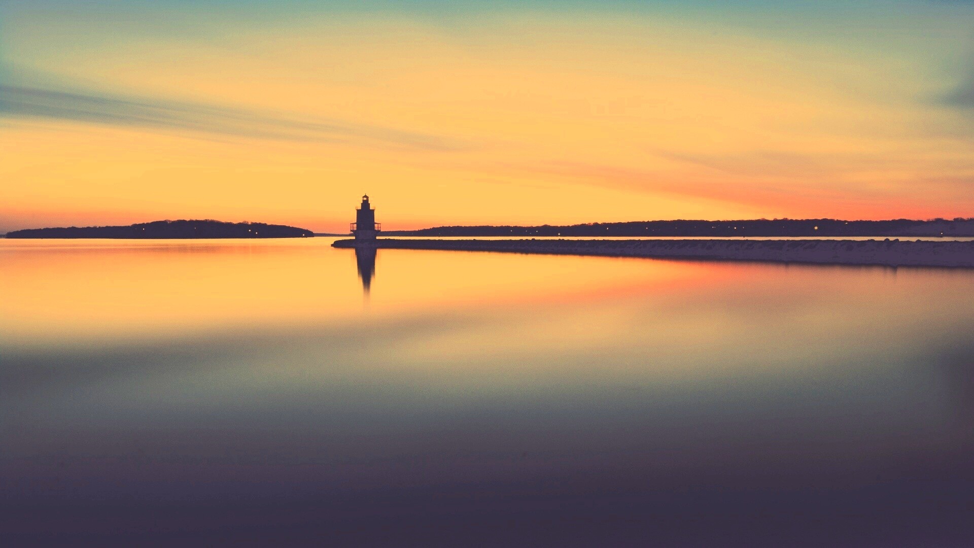 Маяк и его отражение обои