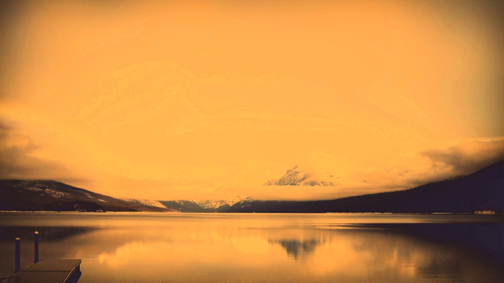 Спокойное горное озеро обои