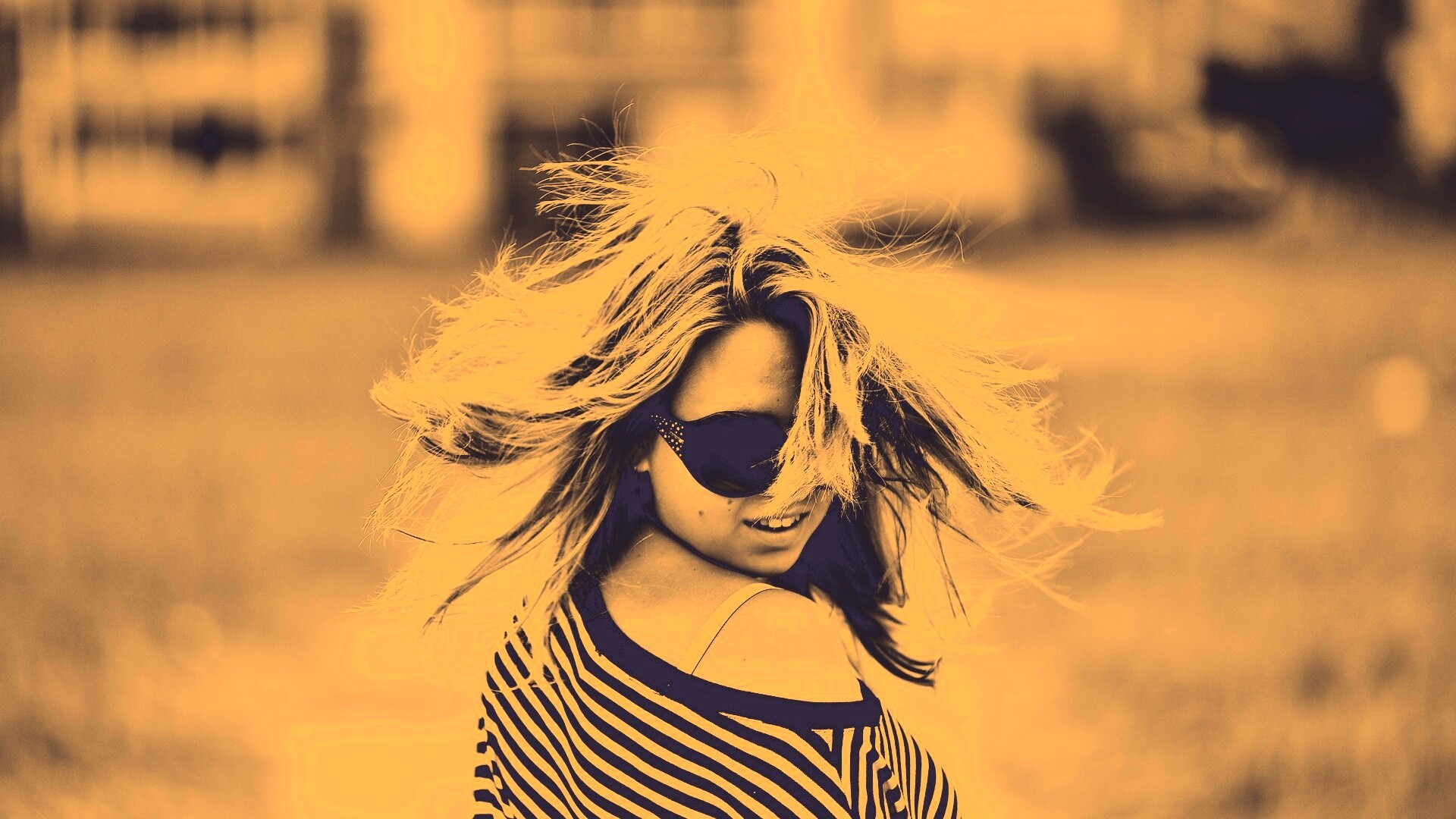 Девушка в тельняшке обои