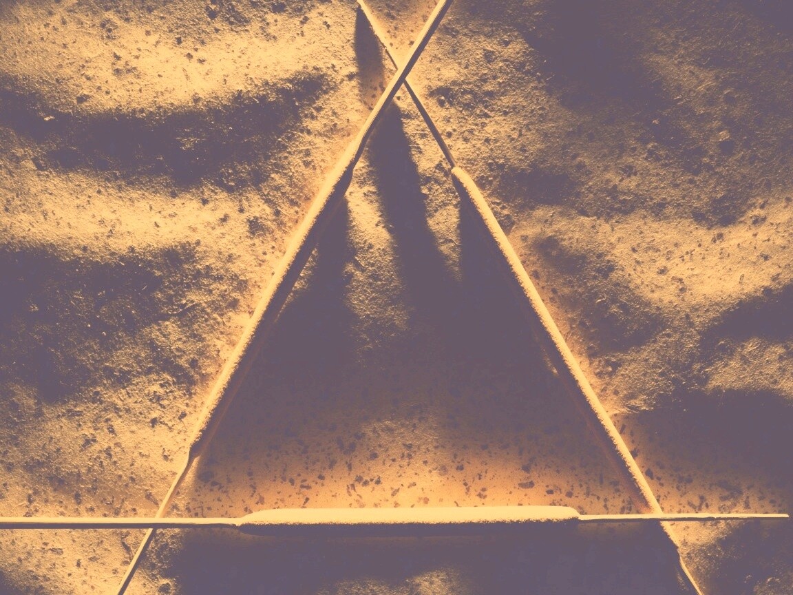 Треугольник из палочек обои