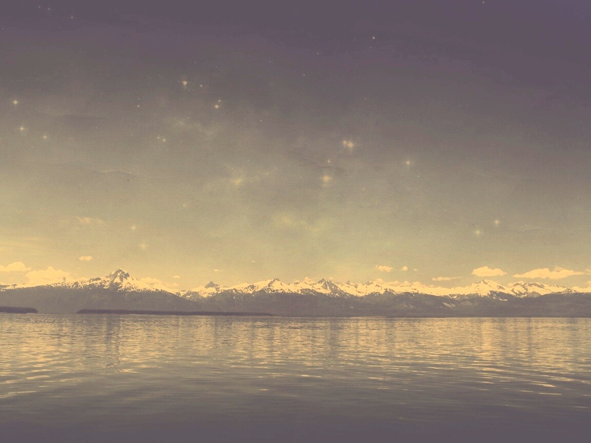 Горы за морем обои