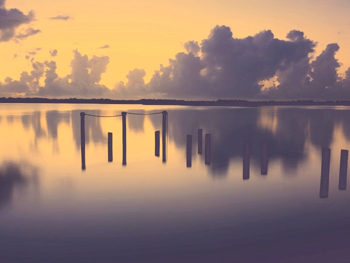 Столбики из воды обои