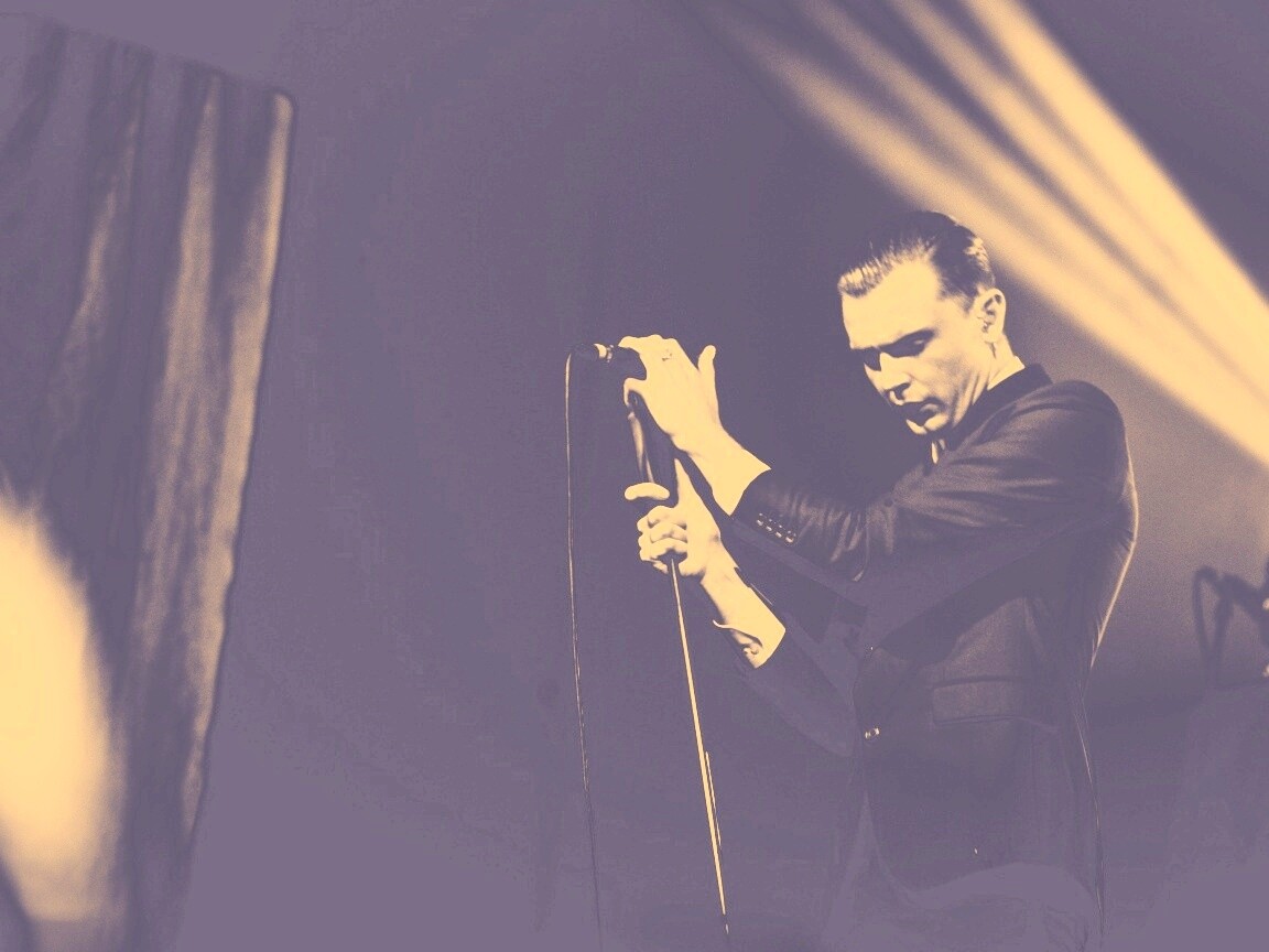 Тео Хатчкрафт на сцене обои