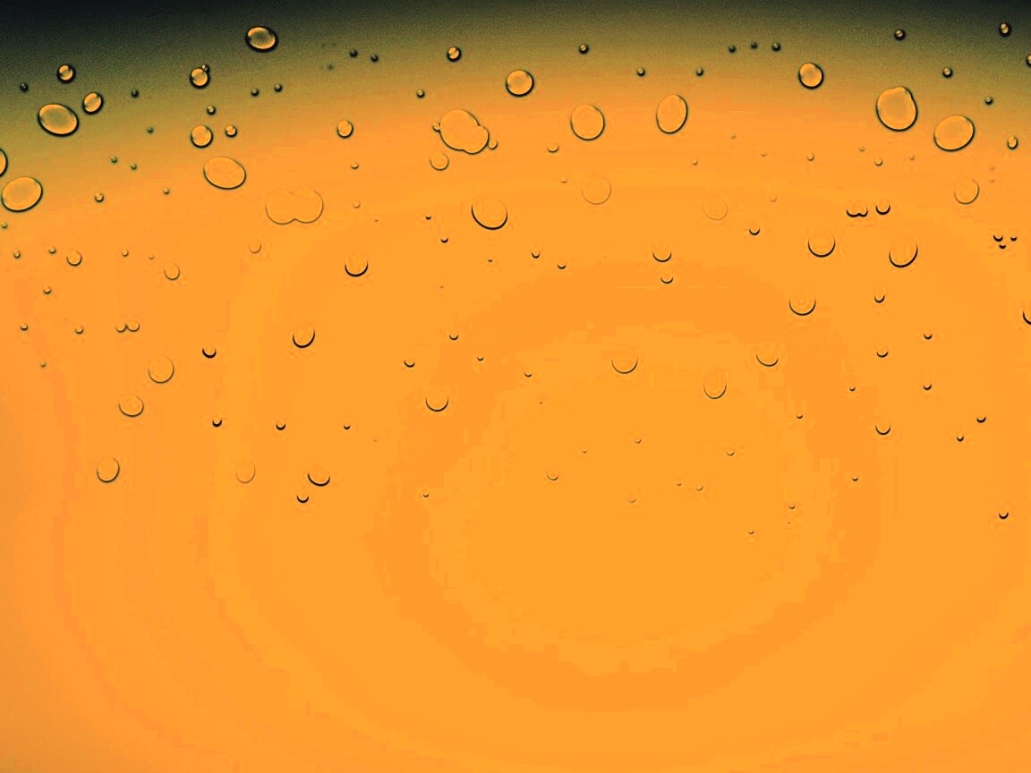 Капли на светлом фоне обои