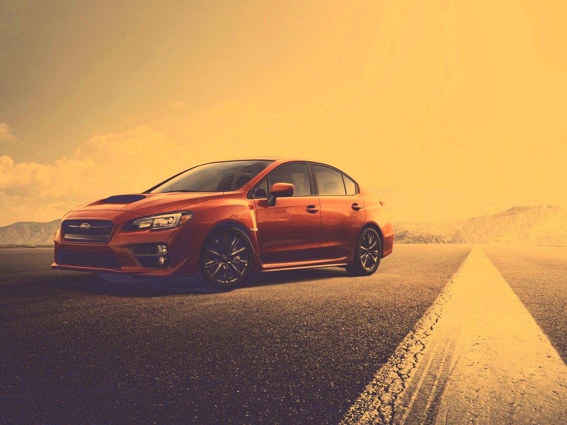 Subaru WRX на пустынной трассе обои