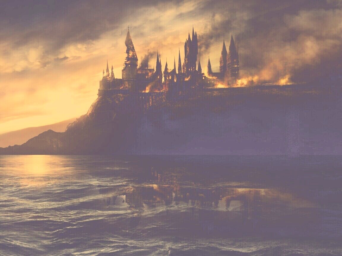 Хогвартс охваченный пламенем обои