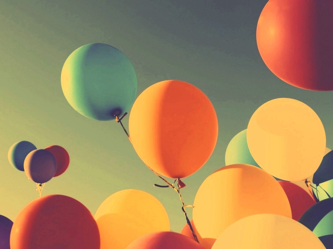 Разноцветные воздушные шарики обои