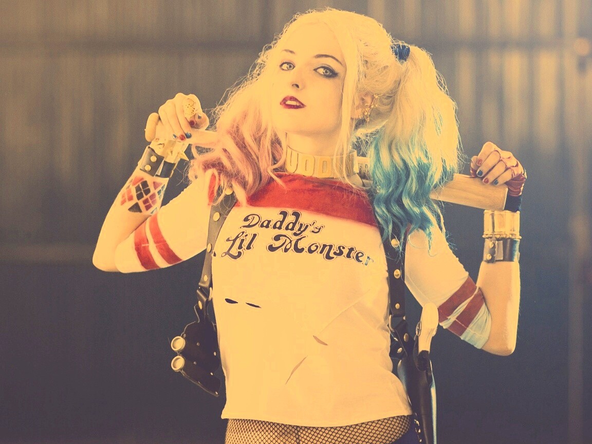 Daddy's lil monster обои