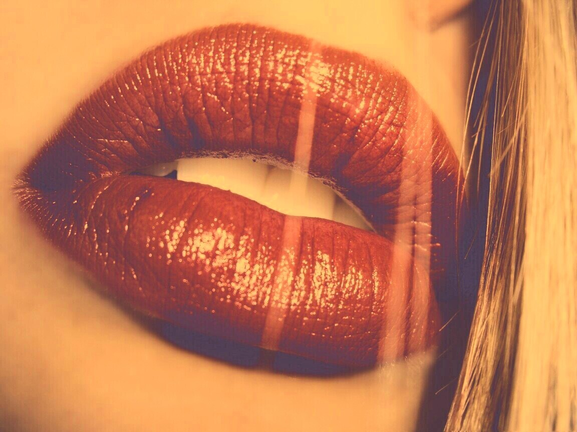 Сочные губы обои