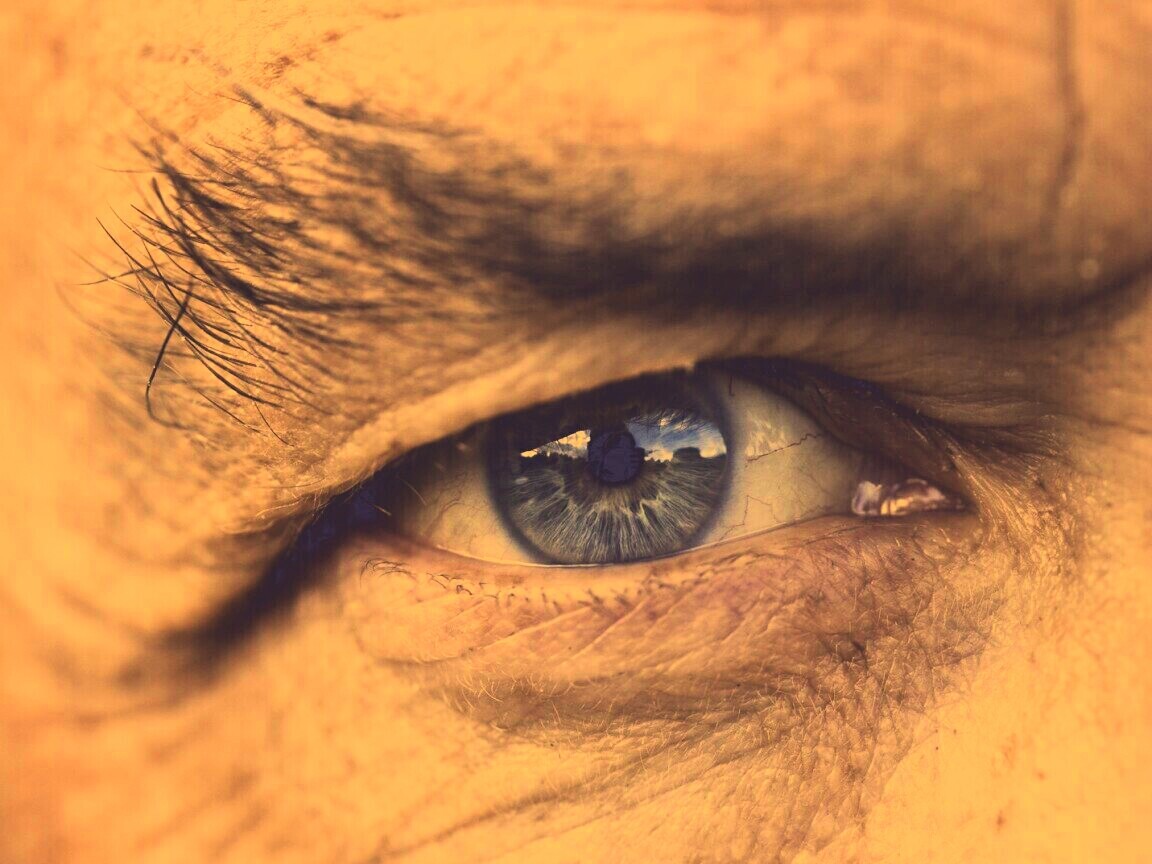 Глаз пожилого человека обои