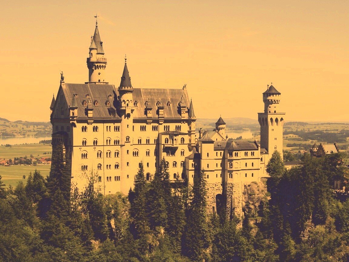 Замок Нойшванштайн в Баварии обои