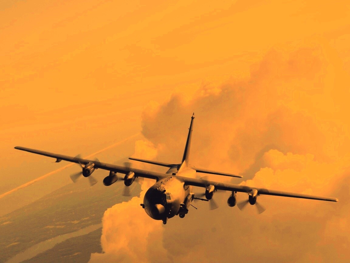 Самолет АС-130 обои