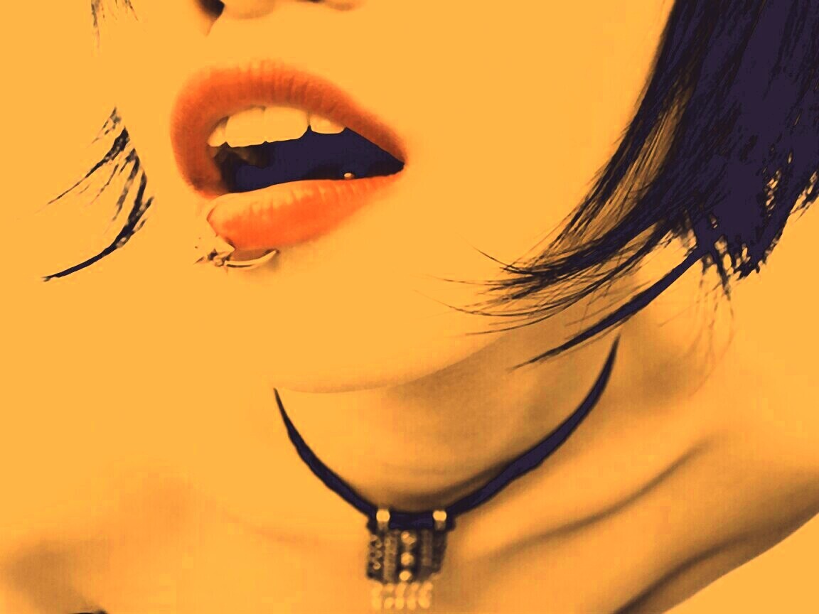 Девушка с кольцом обои