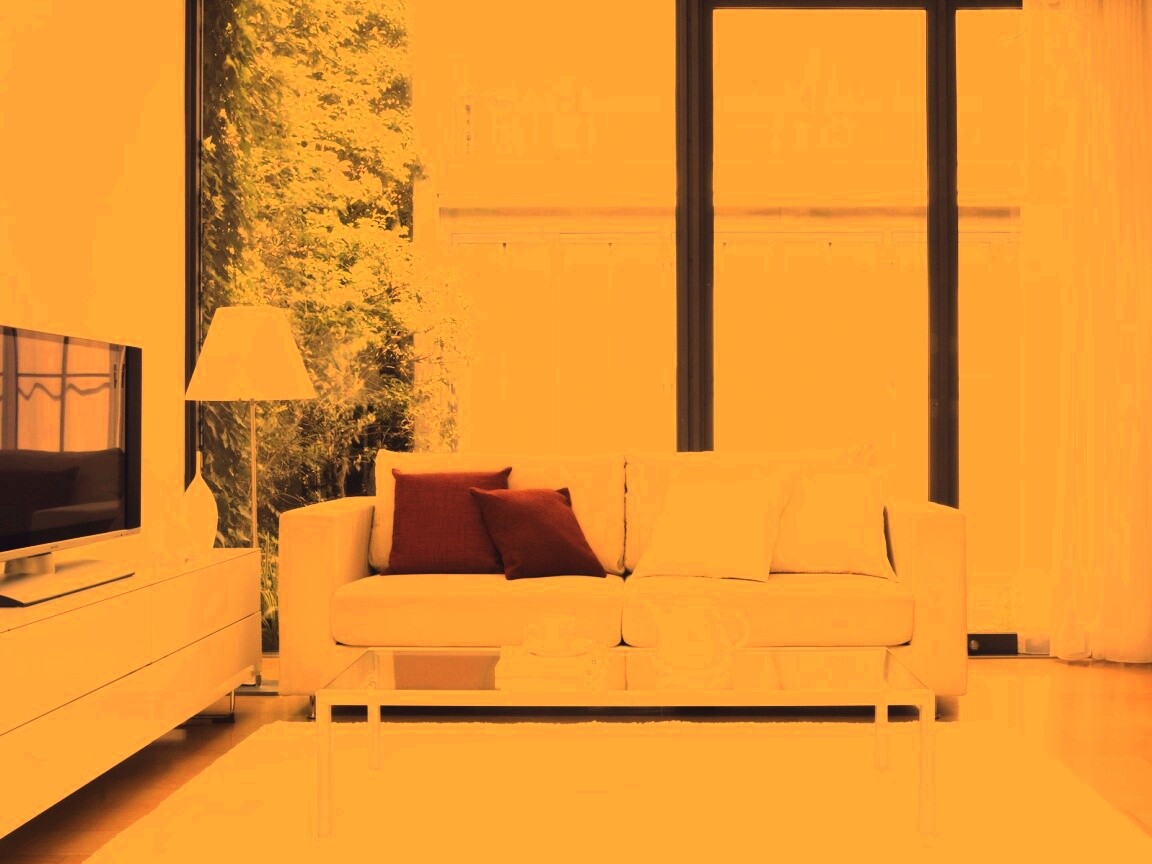 Комната с диваном и телевизором обои