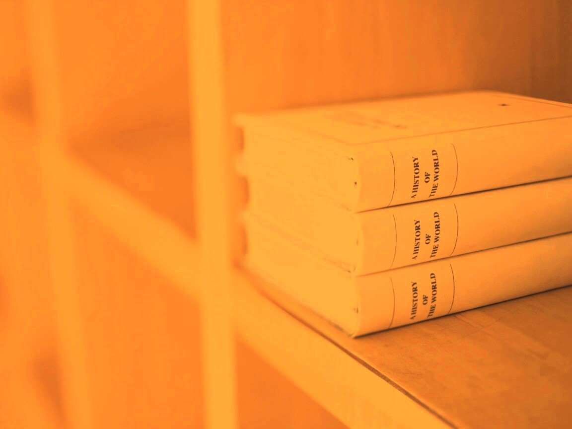 Книги на полке обои