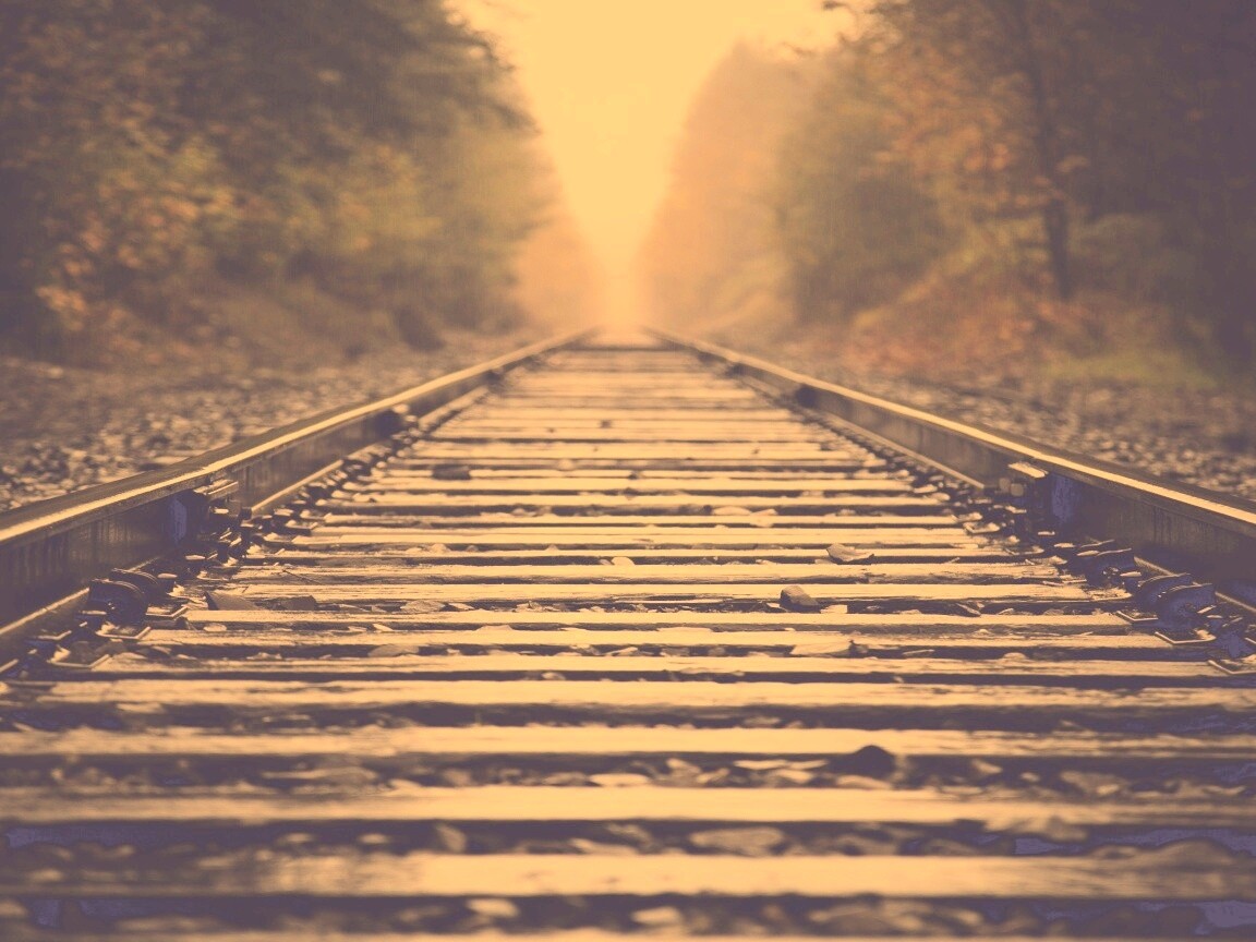 Железная дорога после дождя обои