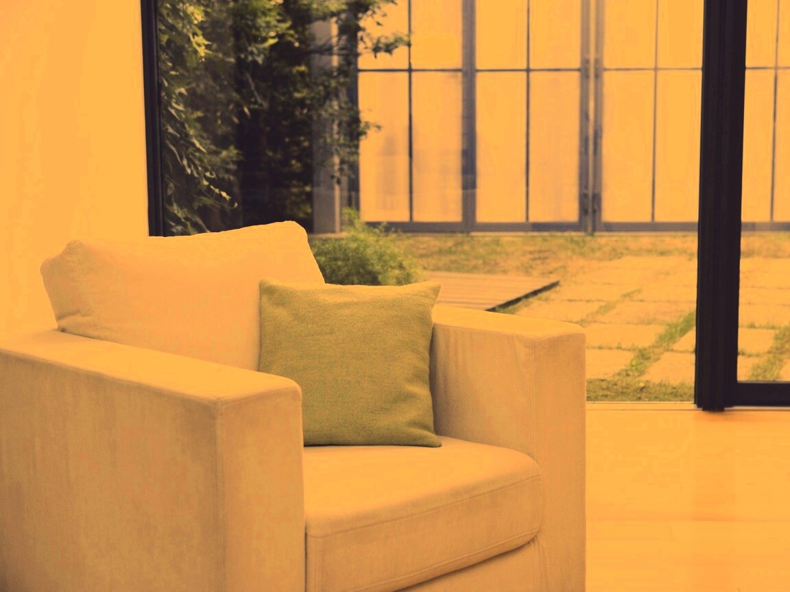 Кресло на даче обои