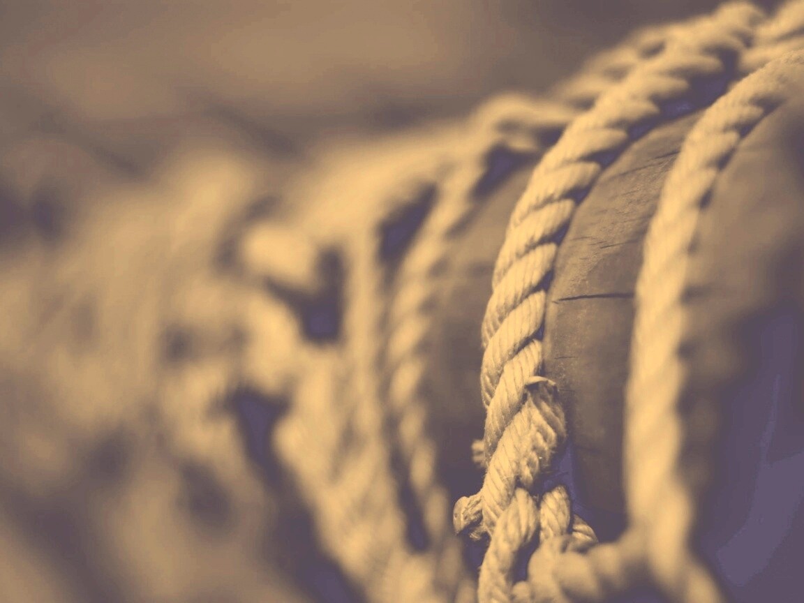 Веревка намотана на мачту обои