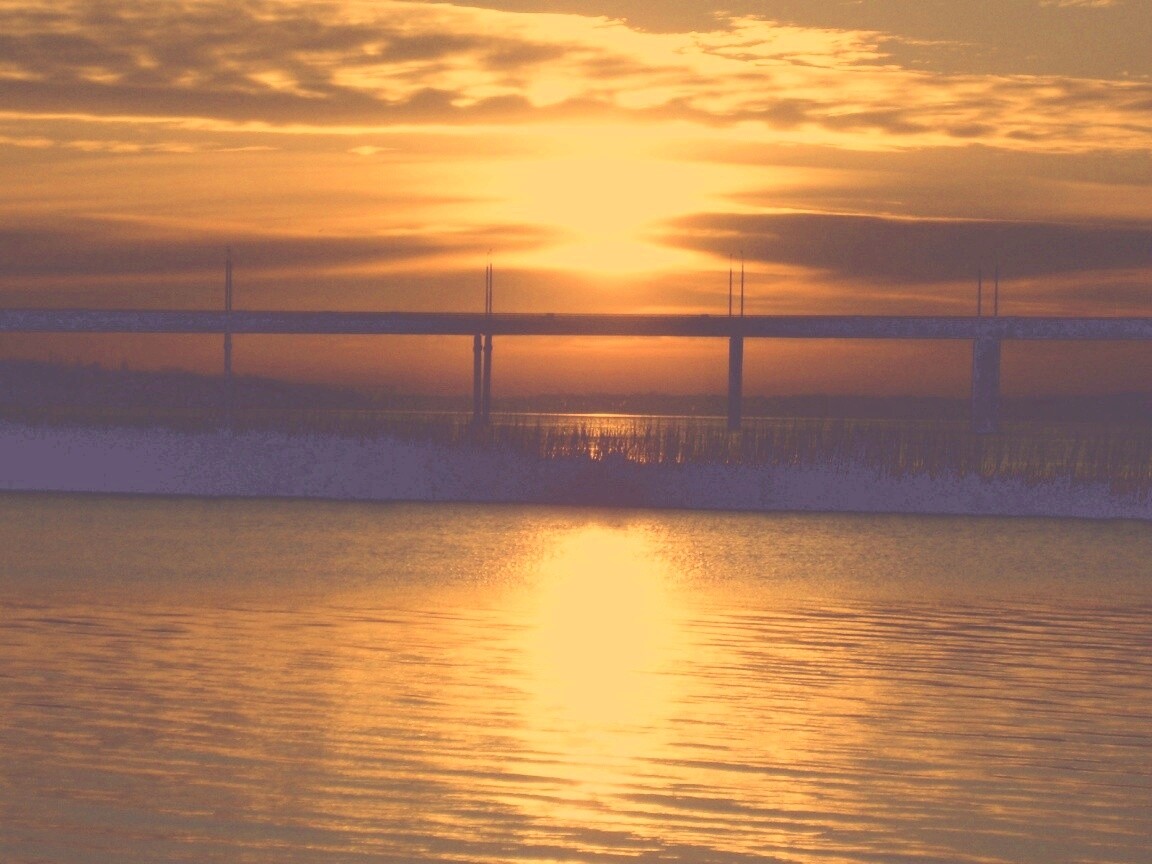 Мост на фоне заката обои