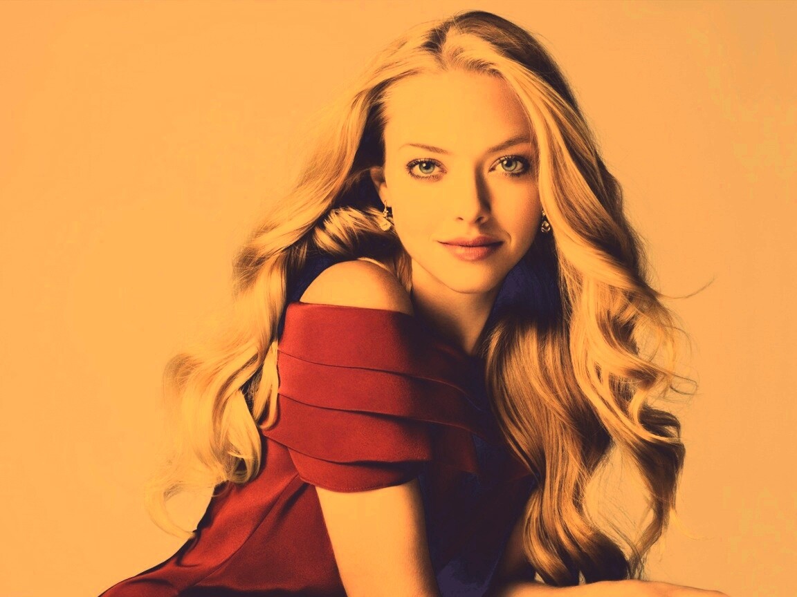 Красавица Аманда Сэйфрид обои