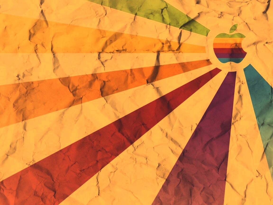 Радужный логотип Apple на мятой бумаге обои