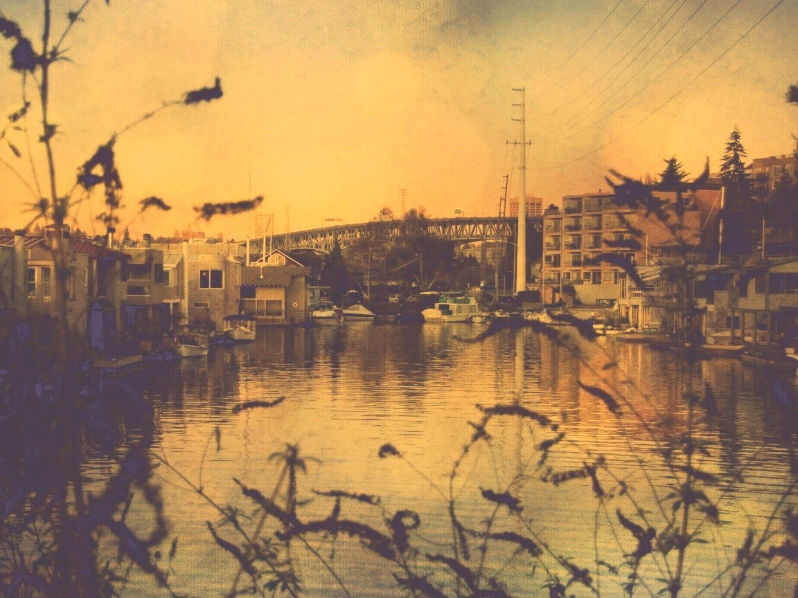 Городок на реке обои