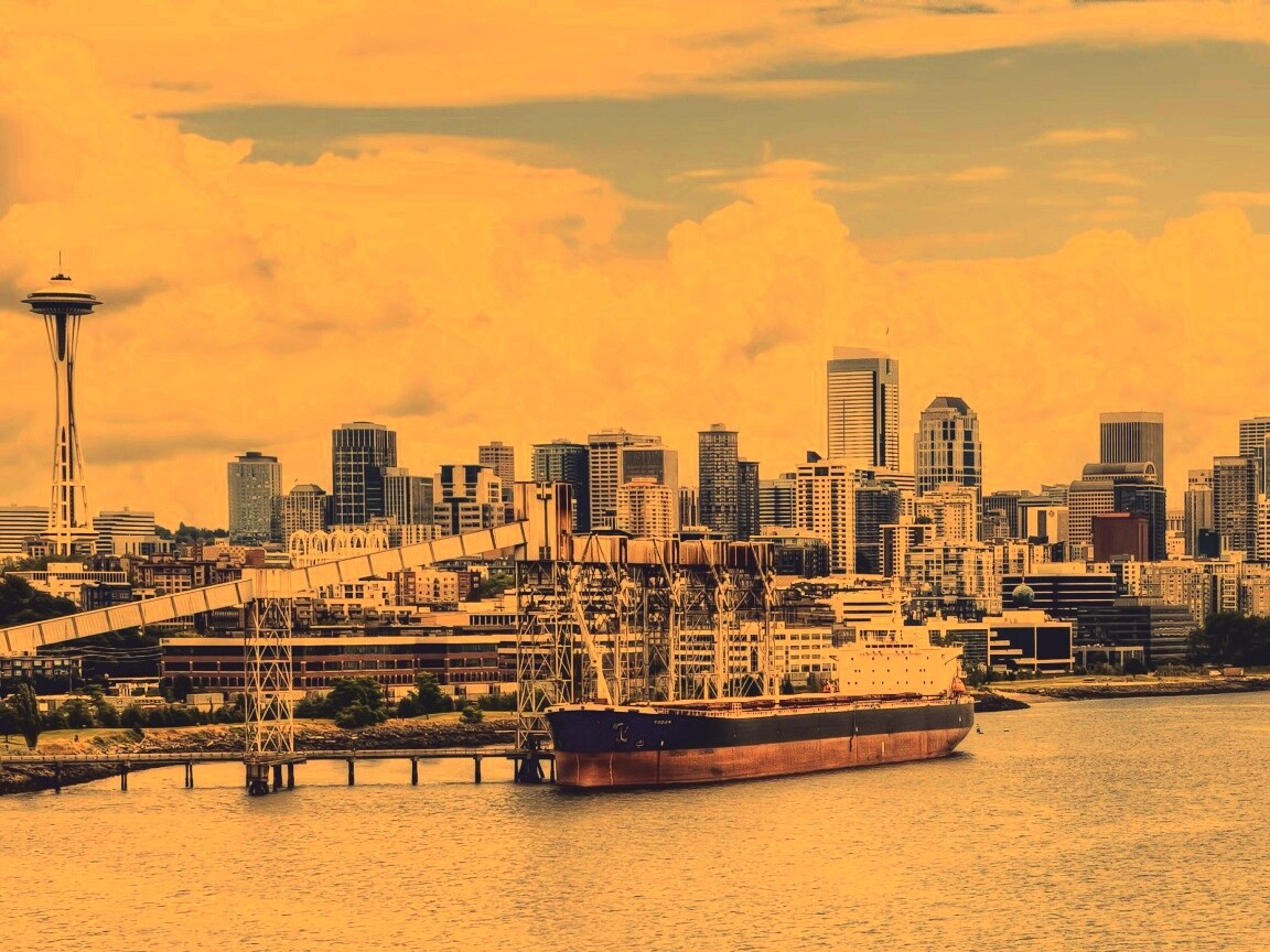 Баржа в ожидании отплытия обои