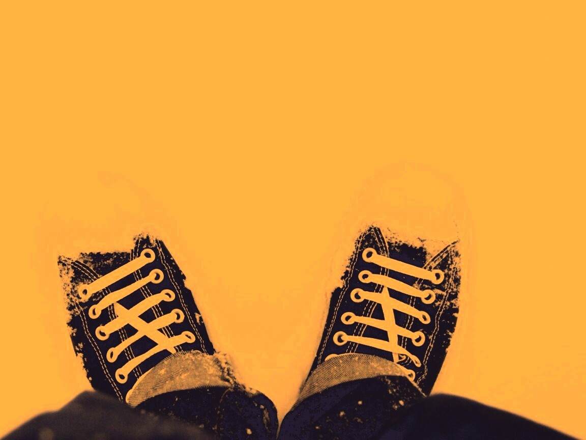 Дурак зимой в кедах обои