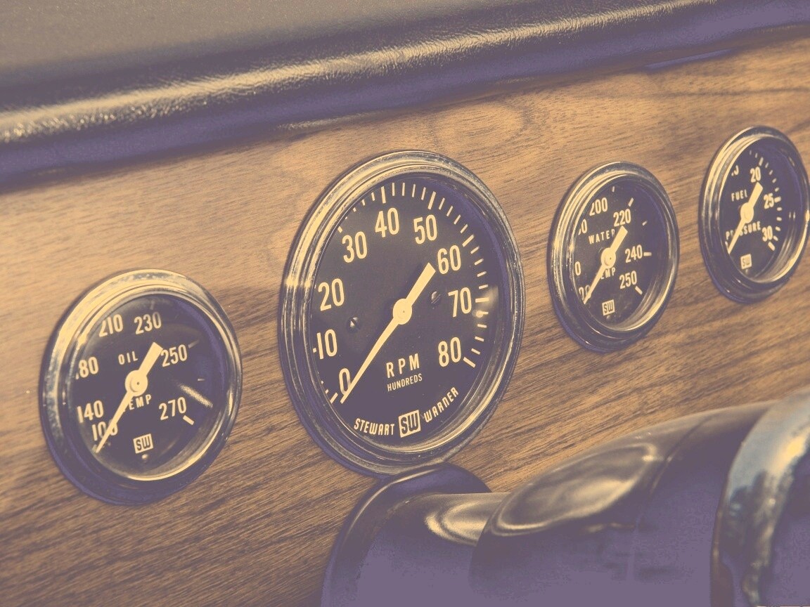 Приборная панель автомобиля Dodge обои