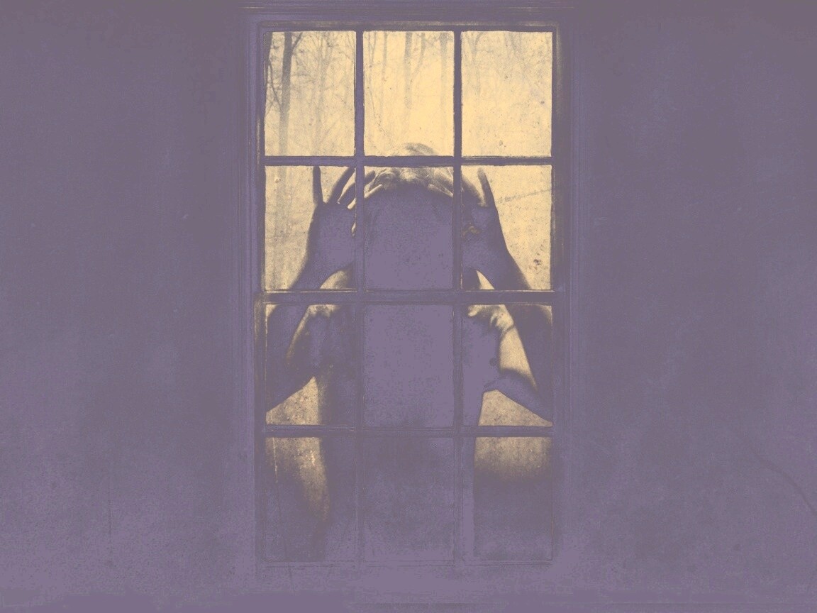 Страшная девоча в окне обои