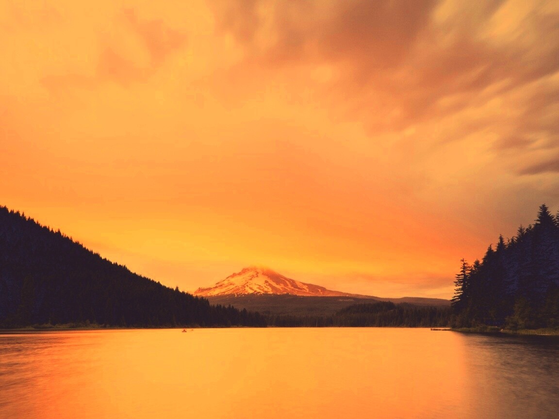 Закат над горой обои