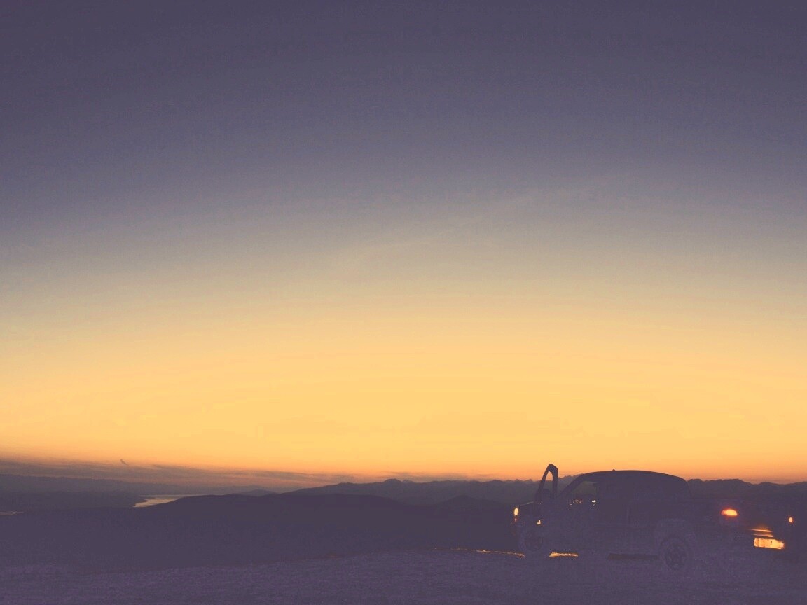 Авто на фоне заката обои